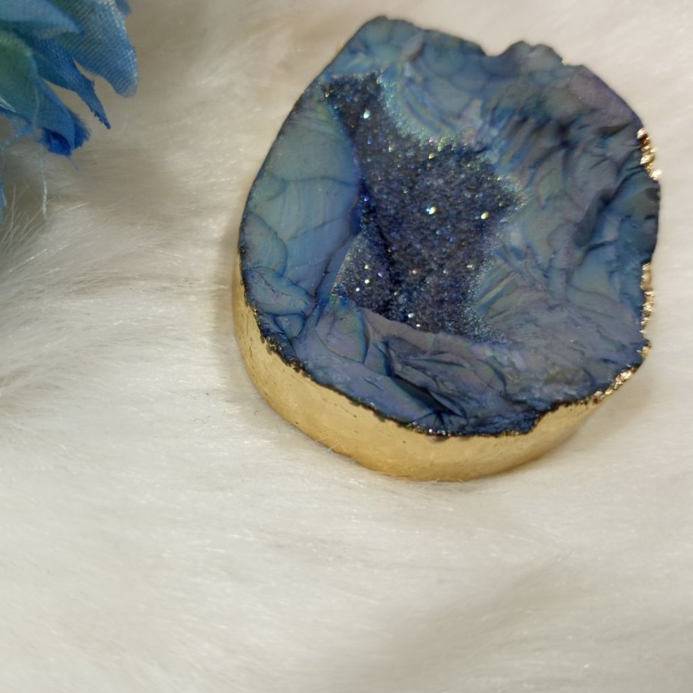 Blue And Bold Druzy  Pendent NWOT/Comes with A Free Chain.